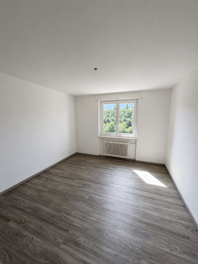 Tavannes, joli logement de 2.5 pièces rénové au 1er étage avec balcons (6)