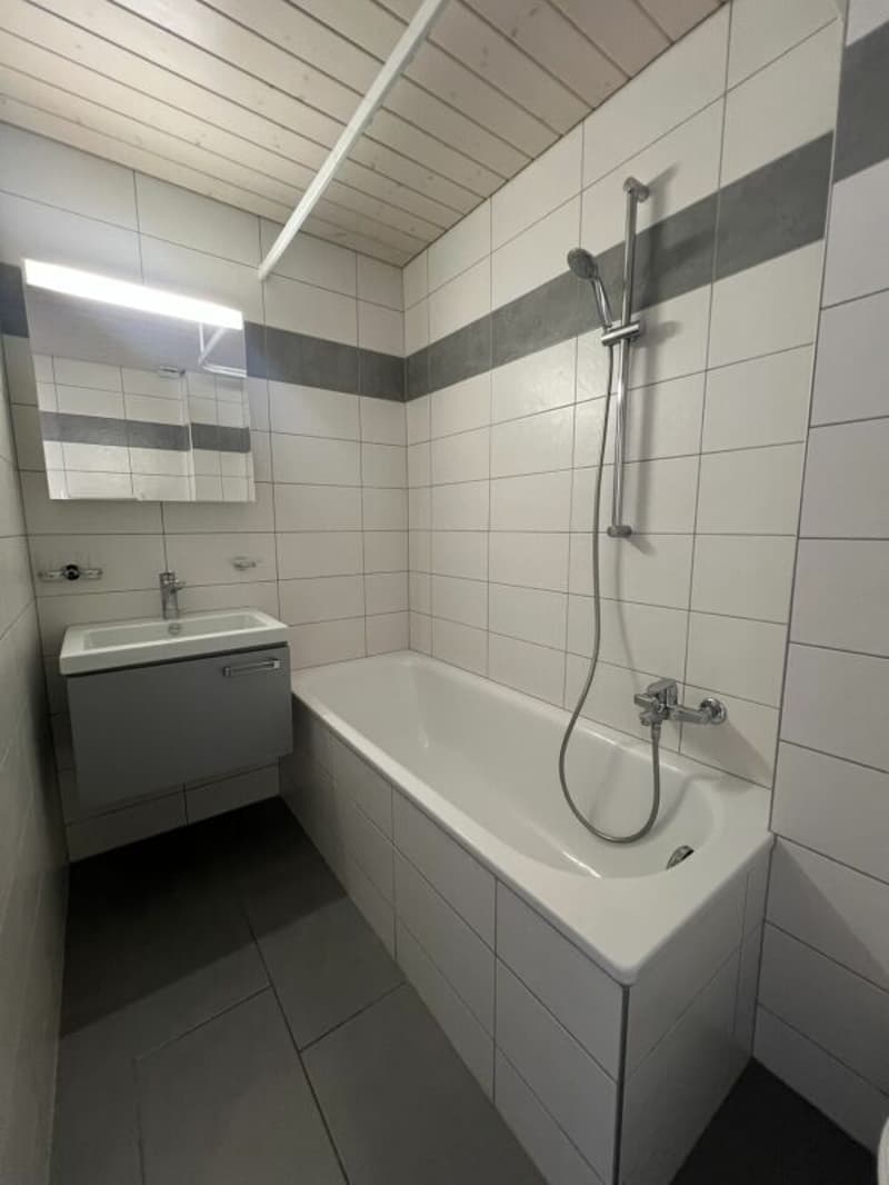 St-Imier, bel appartement de 3 pièces avec grande cuisine agencée (3)