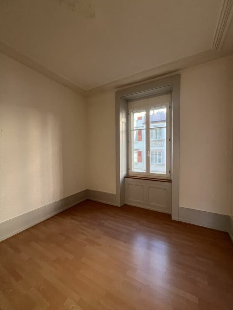 St-Imier, bel appartement de 3 pièces avec grande cuisine agencée (5)