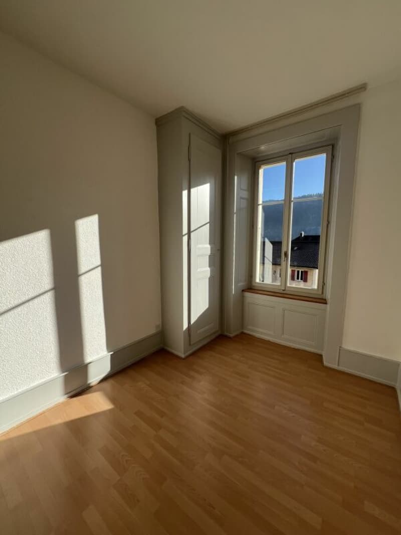 St-Imier, bel appartement de 3 pièces avec grande cuisine agencée (6)