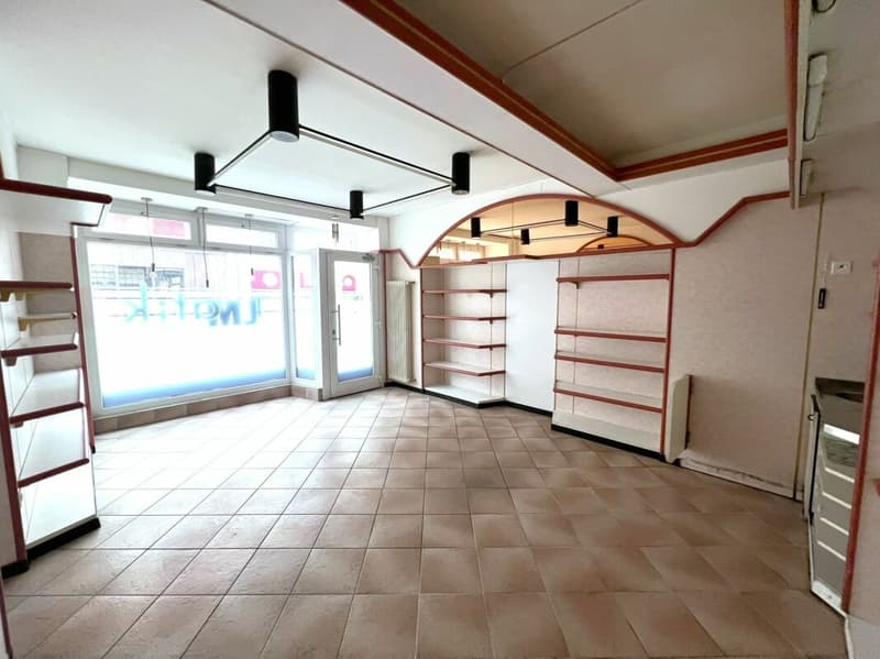 St-Imier, surface commerciale au centre du village avec vitrine (1)