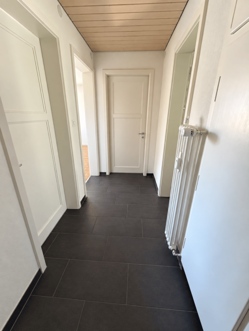 Tramelan, joli appartement rénové de 4 pièces au rez supérieur, situé dans un quartier calme (3)