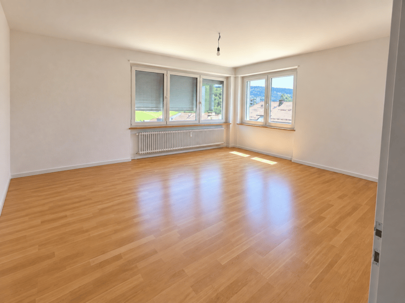 Tramelan, joli appartement rénové de 4 pièces au rez supérieur, situé dans un quartier calme (2)