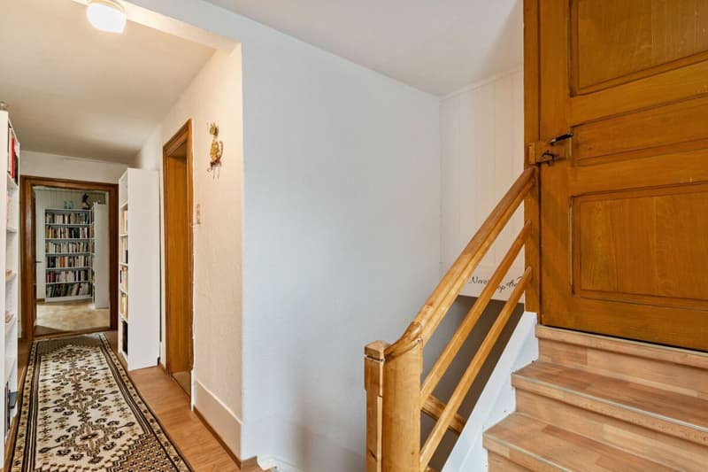 Court, grande maison de 2 logements avec garages et atelier (6)