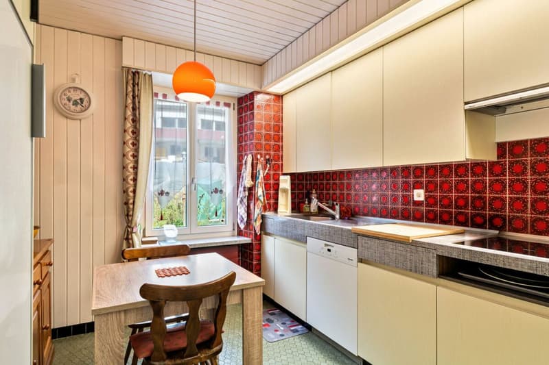 Court, grande maison de 2 logements avec garages et atelier (11)