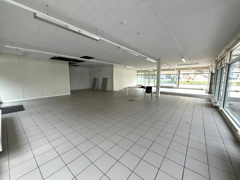 St-Blaise, surface commerciale modulable de plain-pied de 207 m2, places de parc (3)