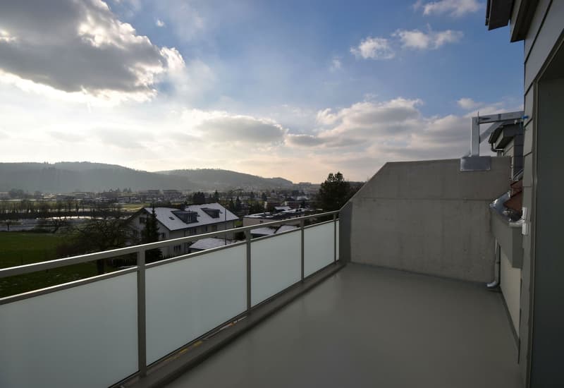 Moderne 2,5-Zimmer-Dachwohnung mit Weitblick (6)