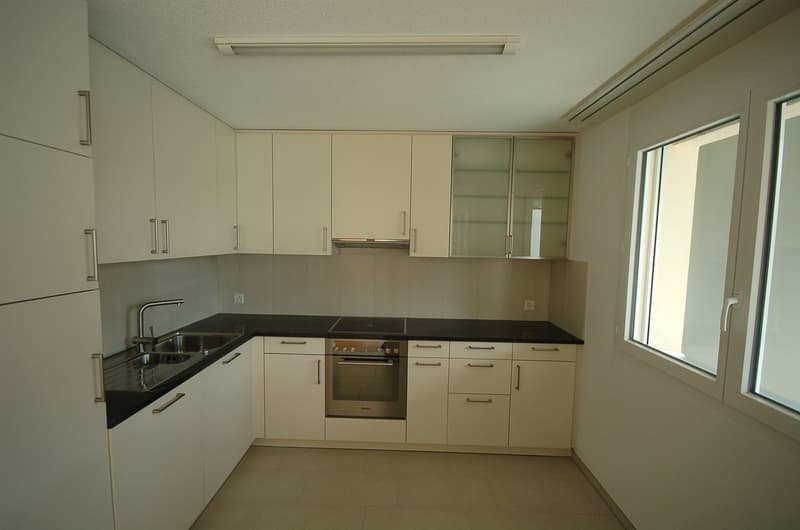 Moderne 3.5-Zimmerwohnung mit Balkon (2)