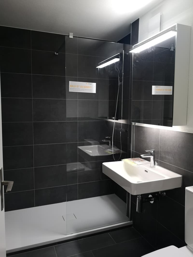neues Bad mit grosser Dusche