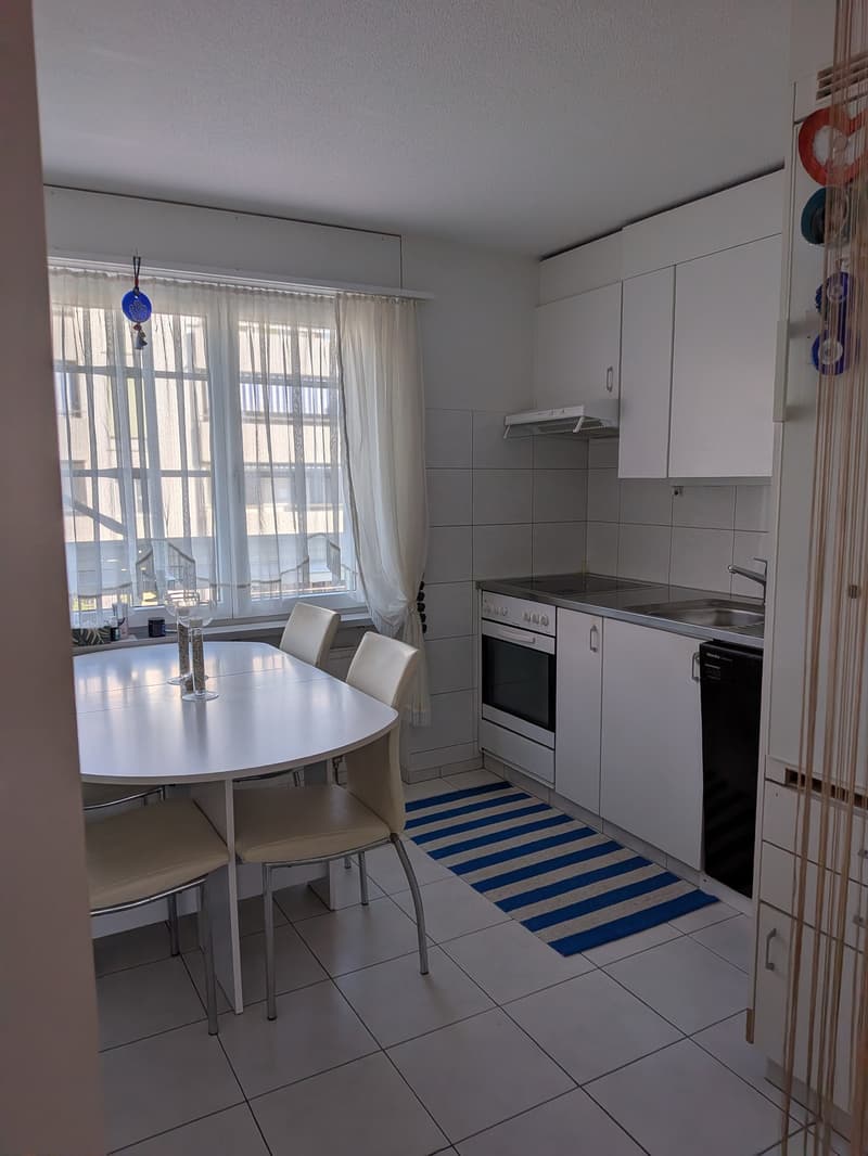 Küche mit Fenster / unmöbliert