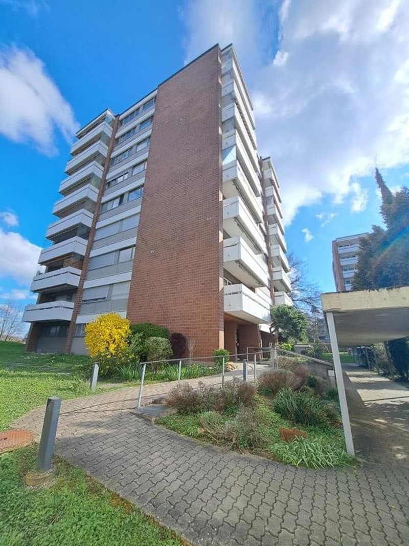 Charmante 4.5-Zimmer-Wohnung mit Balkon und schöner Aussicht in Therwil (12)