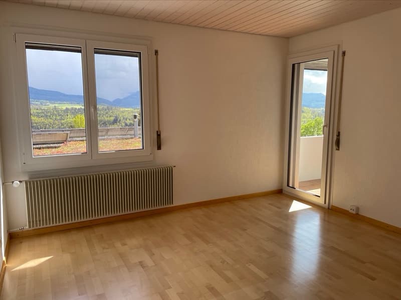 Schlafzimmer / Zimmer mit Zutritt zum Balkon