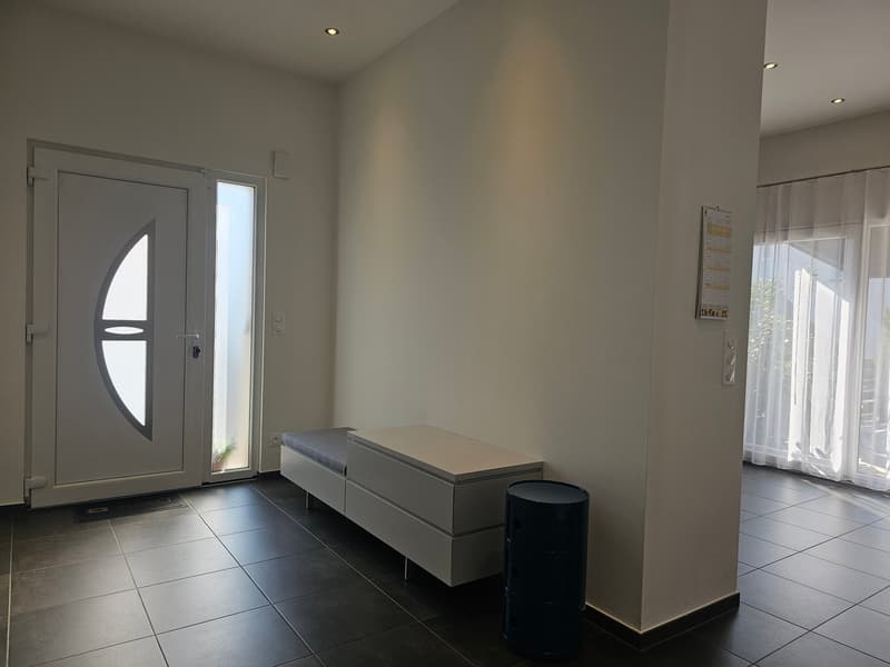 Modernes 6-Zimmer-Einfamilienhaus mit Pool in ruhiger Lage von Leymen (15)