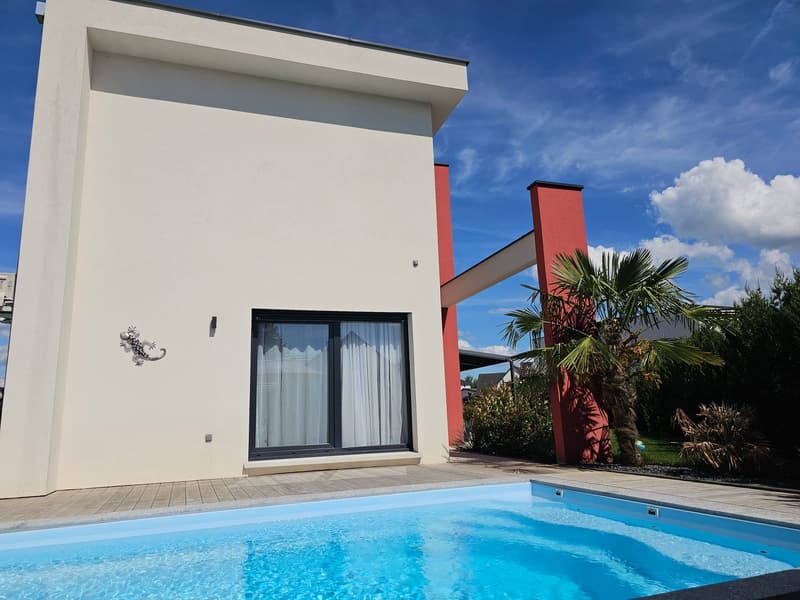 Modernes 6-Zimmer-Einfamilienhaus mit Pool in ruhiger Lage von Leymen (1)