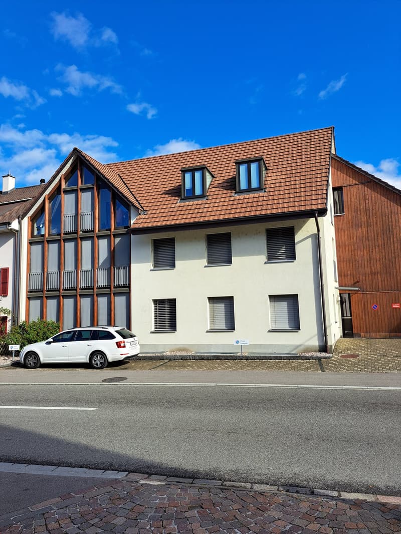 grosszügige 4.5-Zimmer-Wohnung mit Gartensitzplatz inkl. Hobbyraum – familienfreundlich und zentral (1)