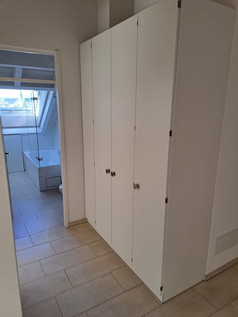 Moderne und grosszügige 2.5-Zimmerwohnung mit Weitsicht (6)