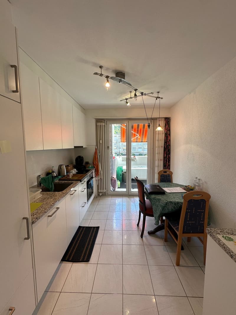 Helle 4.5-Zimmer-Wohnung mit Balkon an ruhiger Lage in Therwil (8)