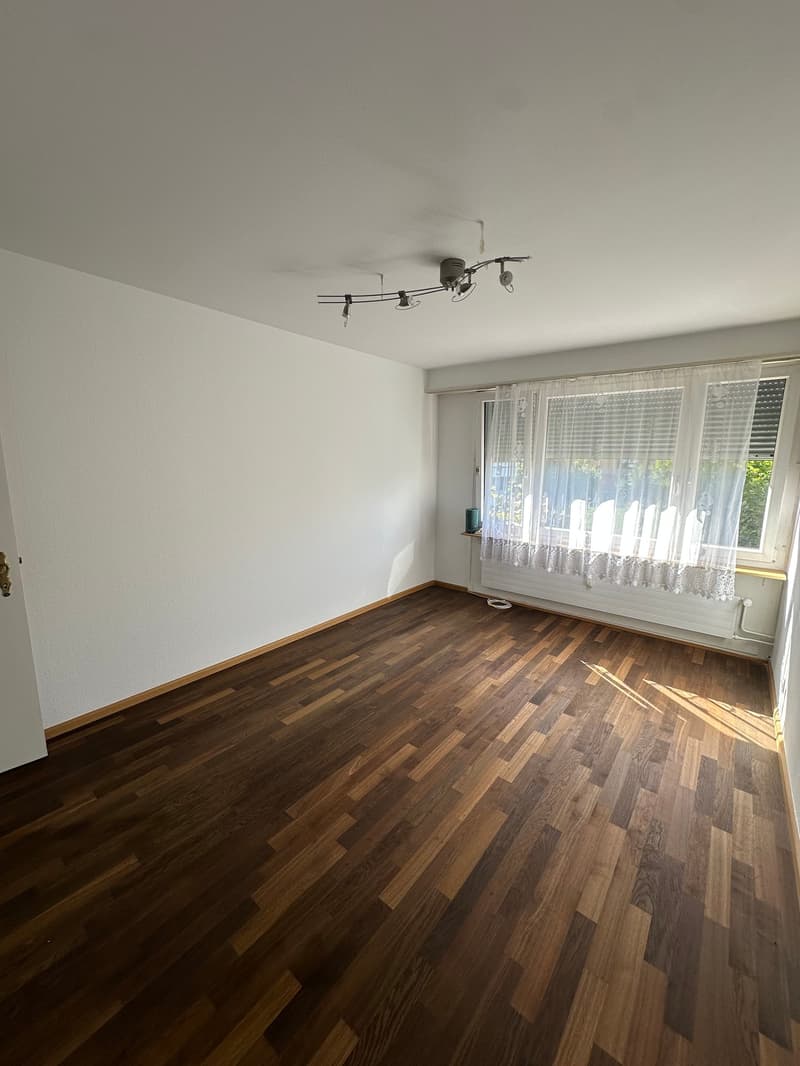 Helle 4.5-Zimmer-Wohnung mit Balkon an ruhiger Lage in Therwil (4)