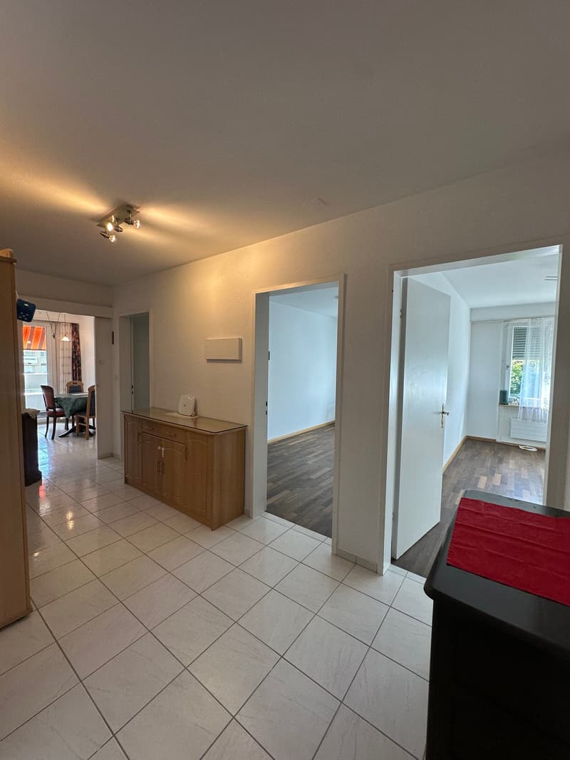 Helle 4.5-Zimmer-Wohnung mit Balkon an ruhiger Lage in Therwil (2)