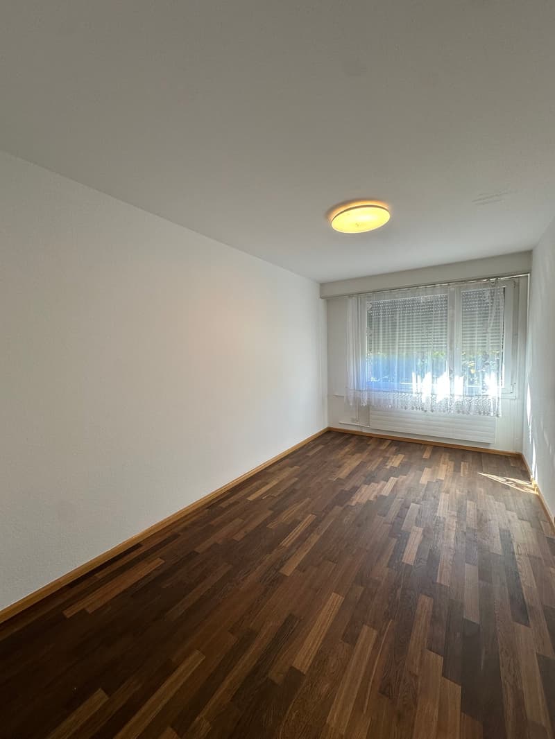 Helle 4.5-Zimmer-Wohnung mit Balkon an ruhiger Lage in Therwil (3)