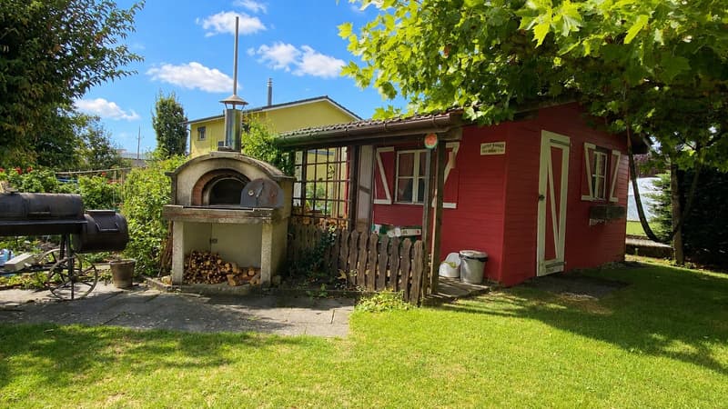 Garten mit Schopf (Bild KI-unterstützt)