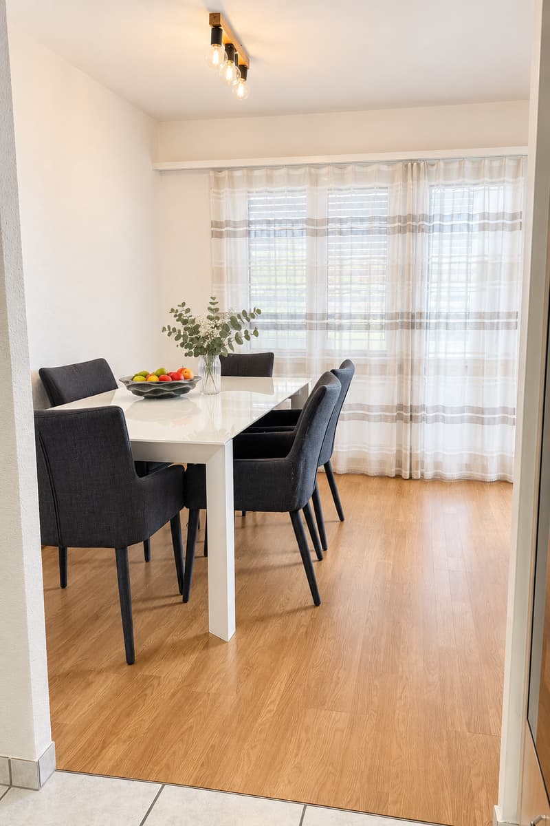 Ruhige 3.5-Zimmer-Wohnung mit Balkon in Etziken mit Blick ins Grüne (7)