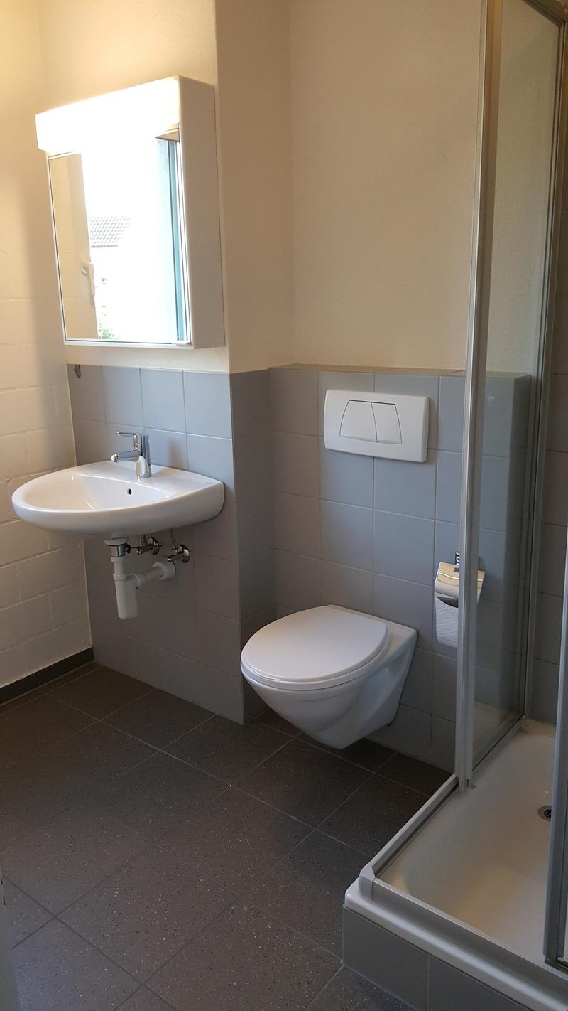 zweite Nasszelle mit Dusche