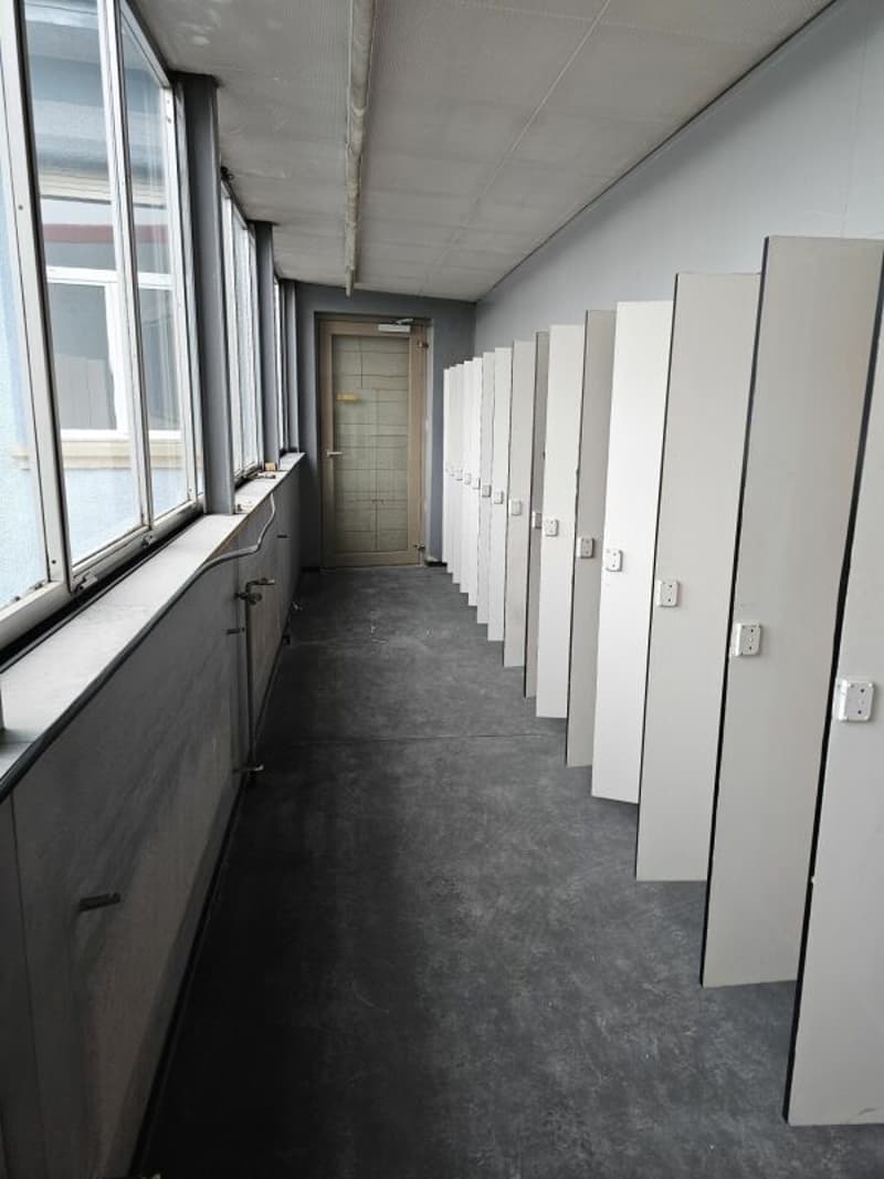 Versatile commercial space in central location (3)