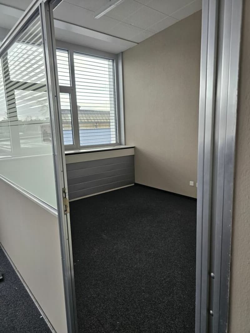 Versatile commercial space in central location (4)