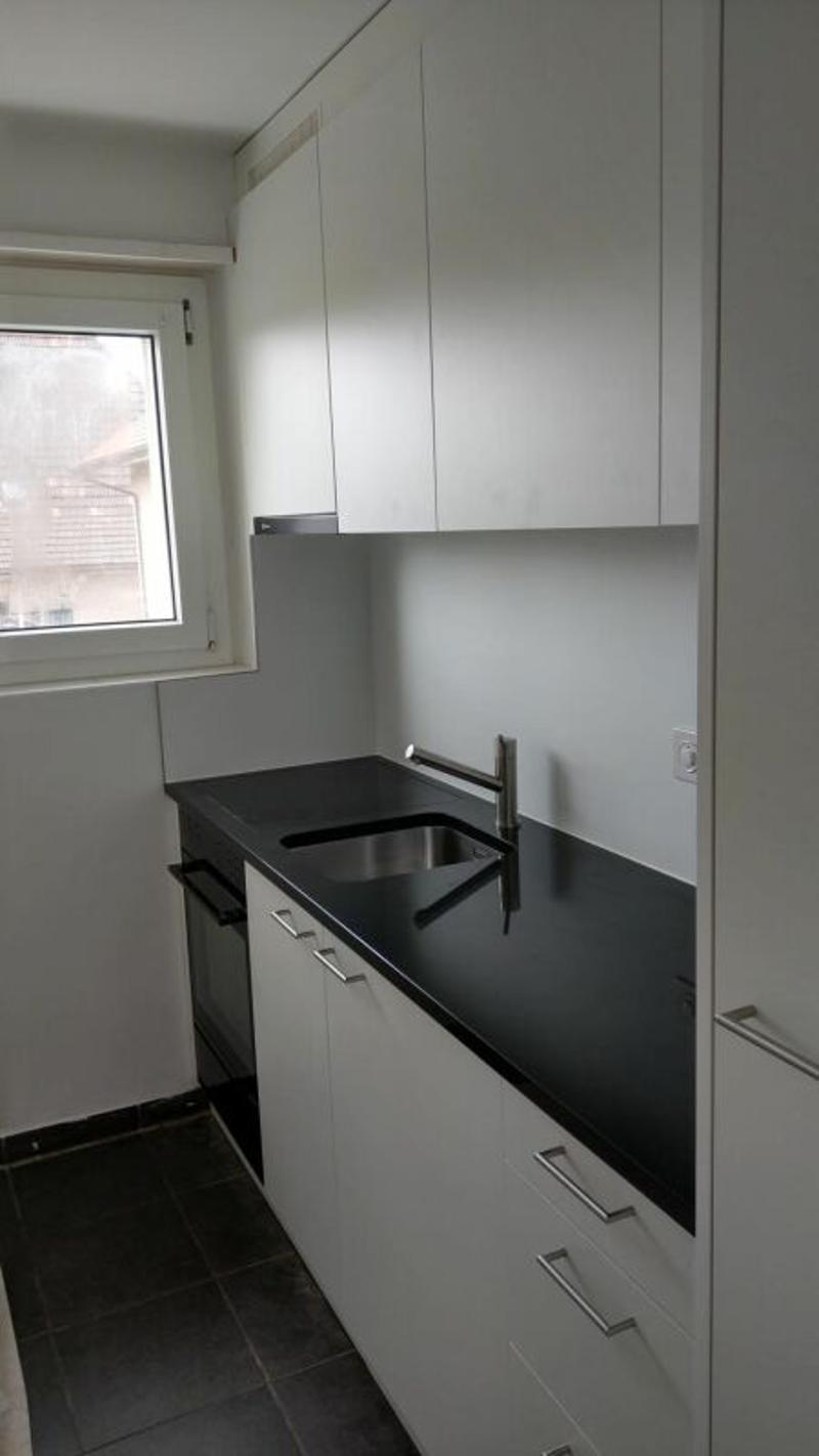 Teilsanierte 3.5-Zimmer-Wohnung mitten in Biel zu vermieten (2)