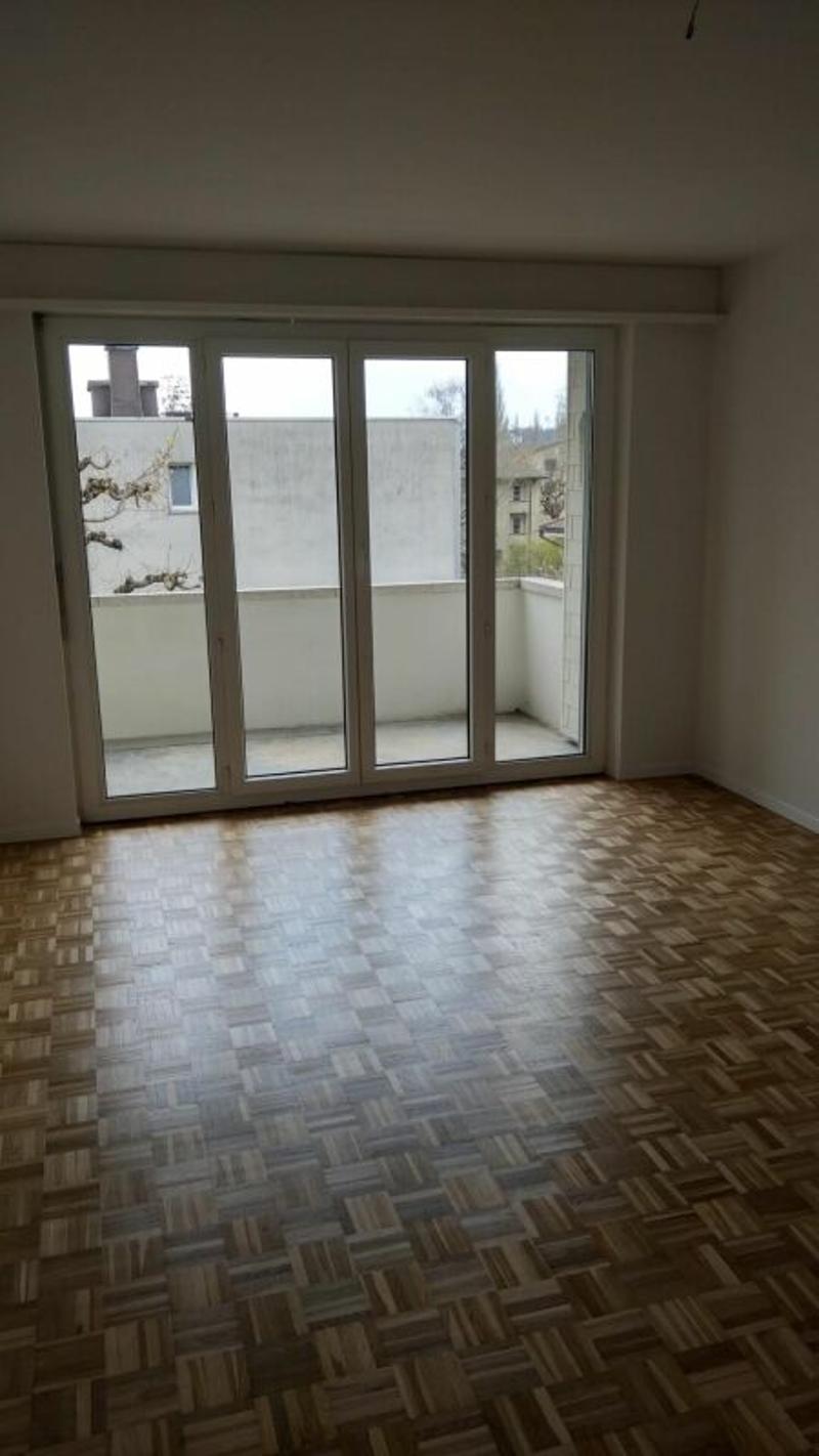 Teilsanierte 3.5-Zimmer-Wohnung mitten in Biel zu vermieten (3)