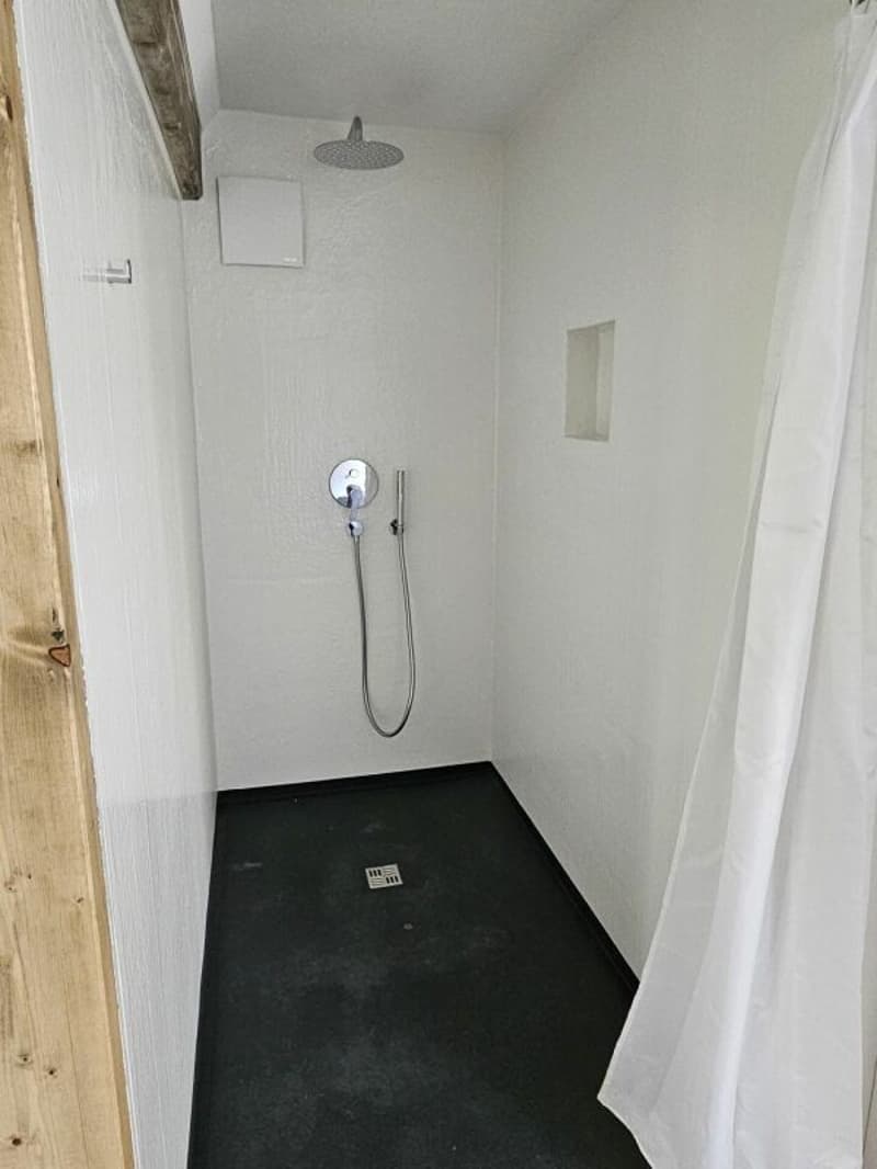 Modernes Wohnen in Aegerten - neuwertiges Studio mit Parkplatz und Gartensitzplatz (6)