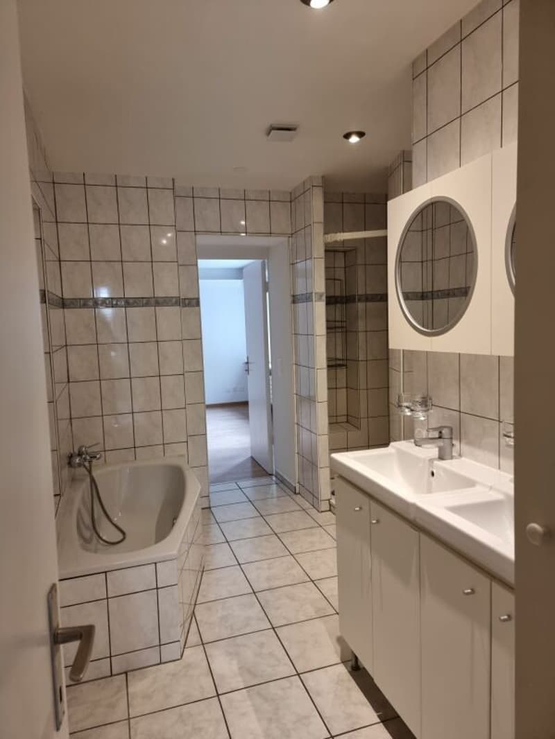 Grosszügige 4.5-Zimmer-Erdgeschosswohnung mit Aussensitzplatz (8)