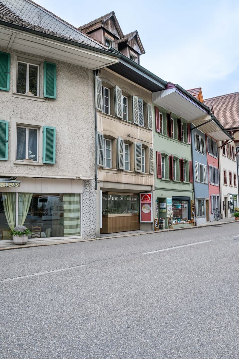 Altstadt. Aare. Mehrfamilienhaus. (10)