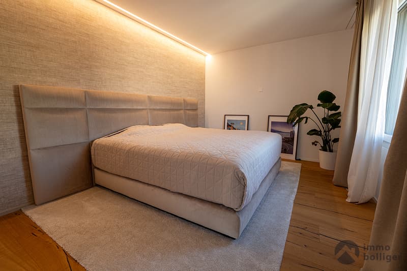 Wohnen wie im Einfamilienhaus - stilvolle Attika mit 137 m² Terrasse (5)
