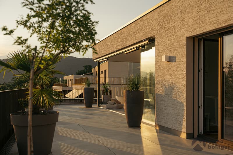 Wohnen wie im Einfamilienhaus - stilvolle Attika mit 137 m² Terrasse (1)
