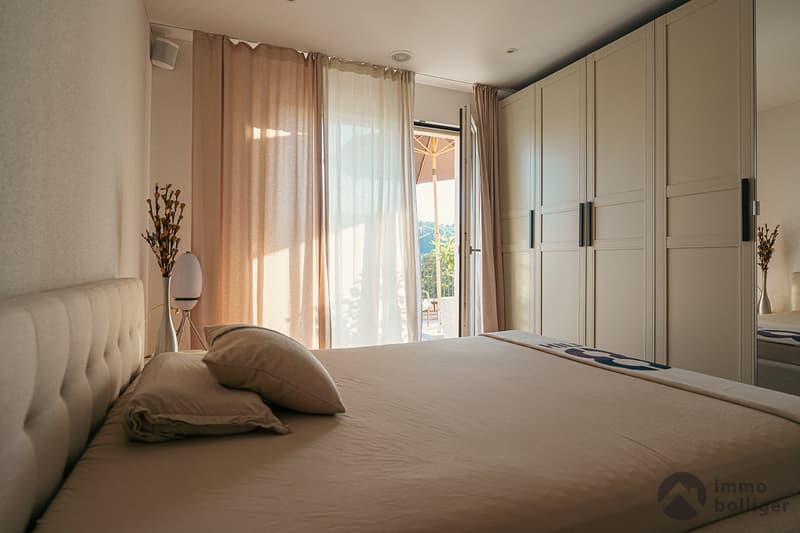 Wohnen wie im Einfamilienhaus - stilvolle Attika mit 137 m² Terrasse (7)