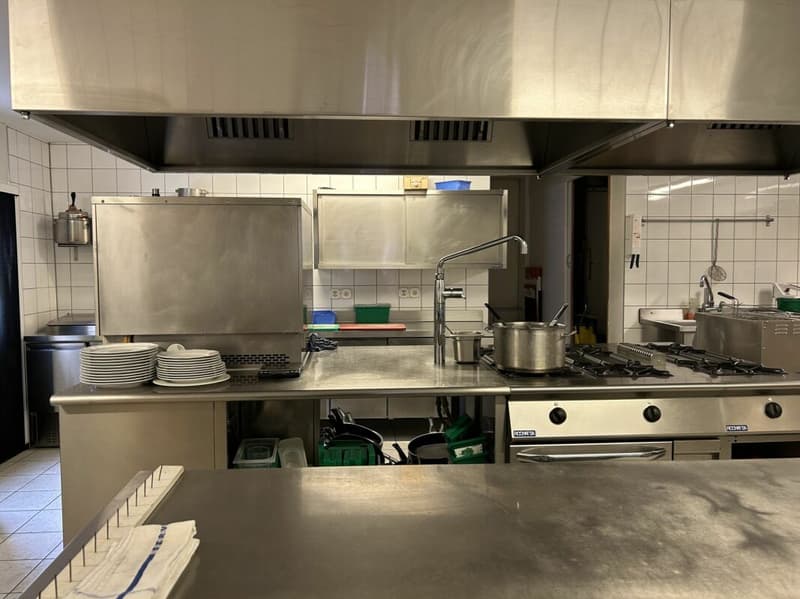 Restaurant idéalement situé (14)