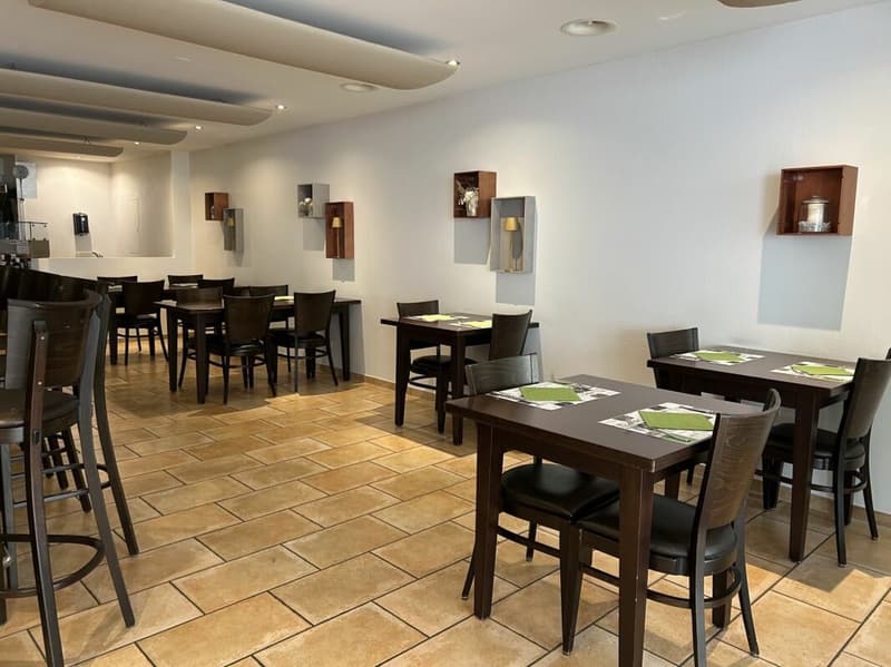 Restaurant idéalement situé (8)
