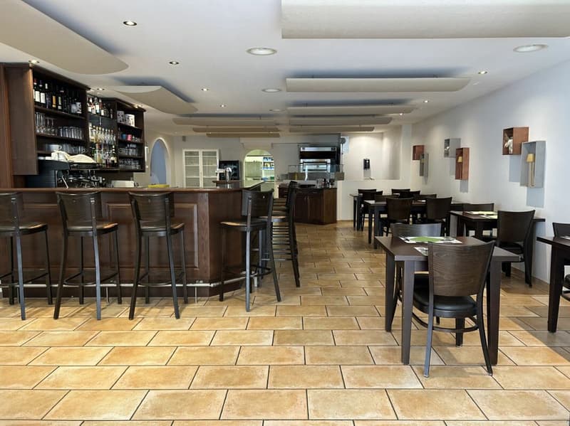 Restaurant idéalement situé (9)