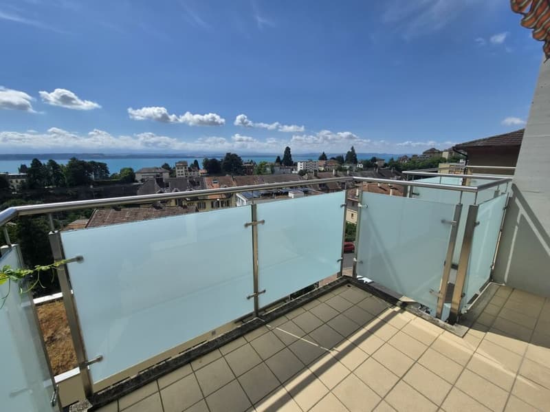 Studio avec balcon et vue sur le lac (1)