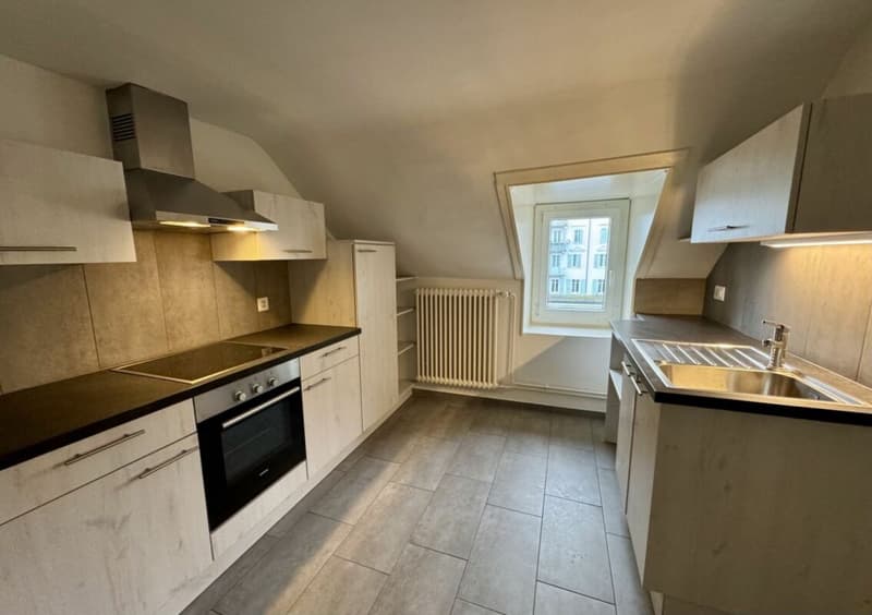 3.5 pièces sous les combles - Charme unique au coeur du centre-ville (2)