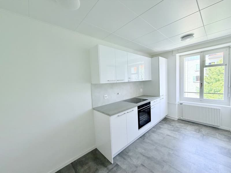 Rénové ! Appartement de 4.0 pièces avec balcon (2)
