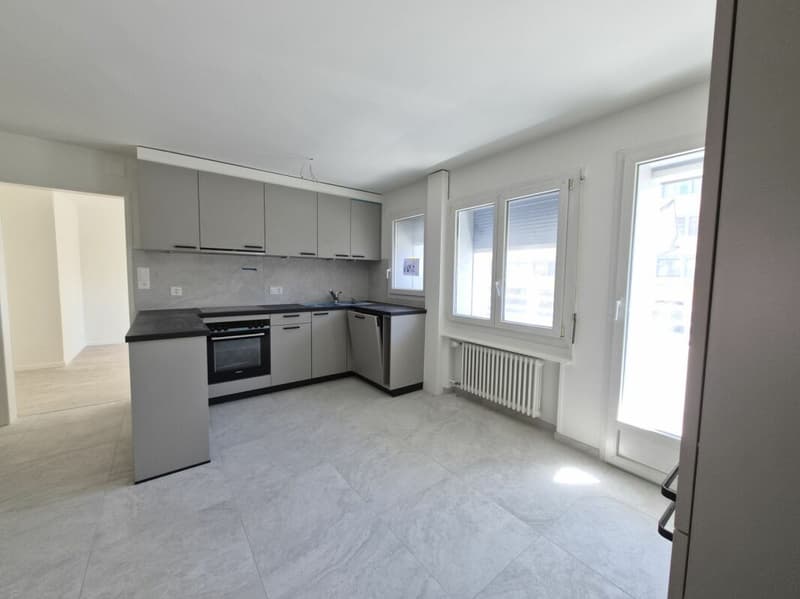 Entièrement rénové ! 2.5 pièces au rez supérieur (3)
