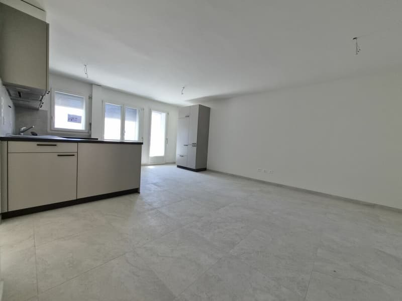 Entièrement rénové ! 2.5 pièces au rez supérieur (6)