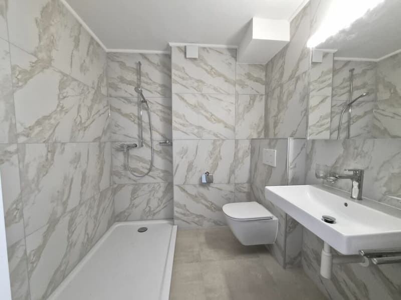 Entièrement rénové ! 2.5 pièces au rez supérieur (9)