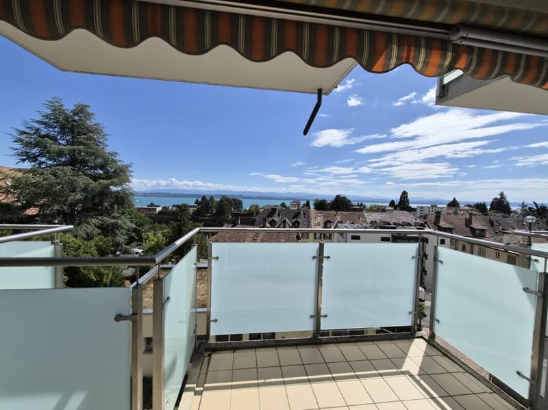 Studio rénové avec encadrement et vue sur le lac au 3ème étage (8)