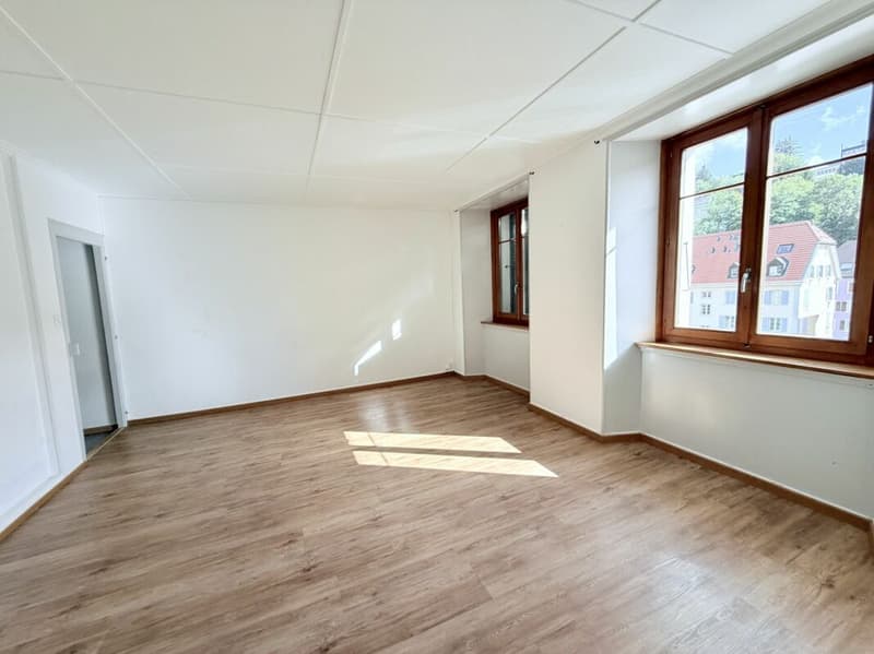 SPACIEUX 4.0 PIÈCES DE 92 M² AU COEUR DU LOCLE ! (2)