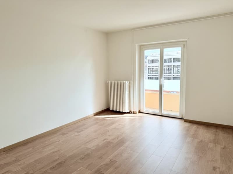 APPARTEMENT LUMINEUX DE 3.0 PIÈCES AVEC BALCON ET VUE DÉGAGÉE À LA CHAUX-DE-FONDS (2)
