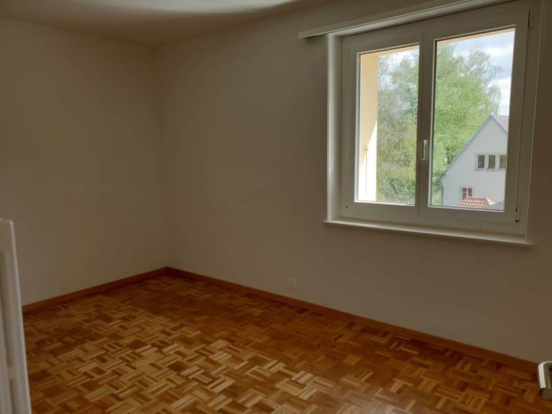 empty room, white walls, parquet floor, double window, power outlet